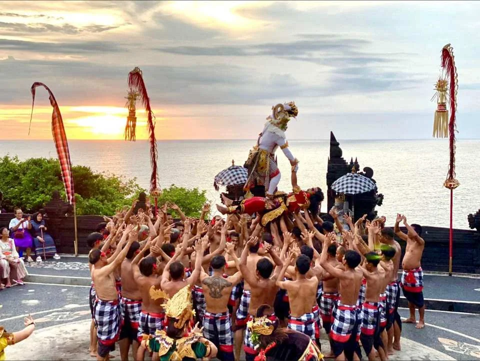 Bali: Uluwatu Kecak Fire Dance Show Experience