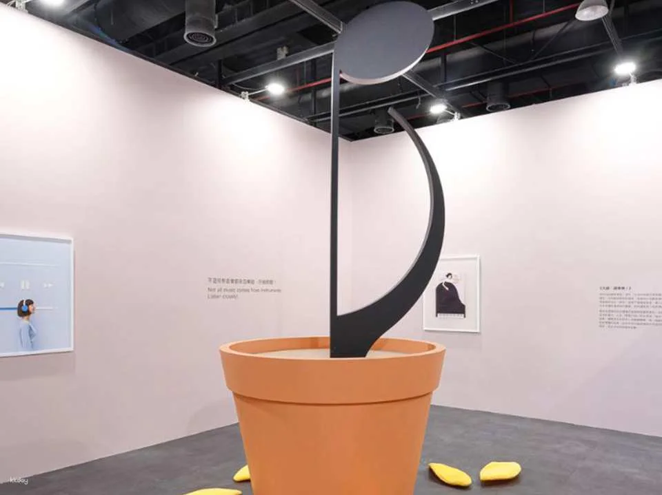 A World of Wonder: Anna & Daniel Special Exhibition