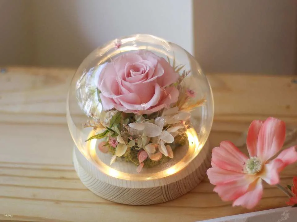 Taichung Handmade Experiences | Flower and Plant Games | Everlasting Flower Glass Dome Experience Course