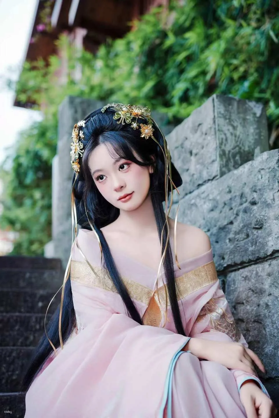 Hanfu rental + professional photography experience in Hongyadong, Chongqing