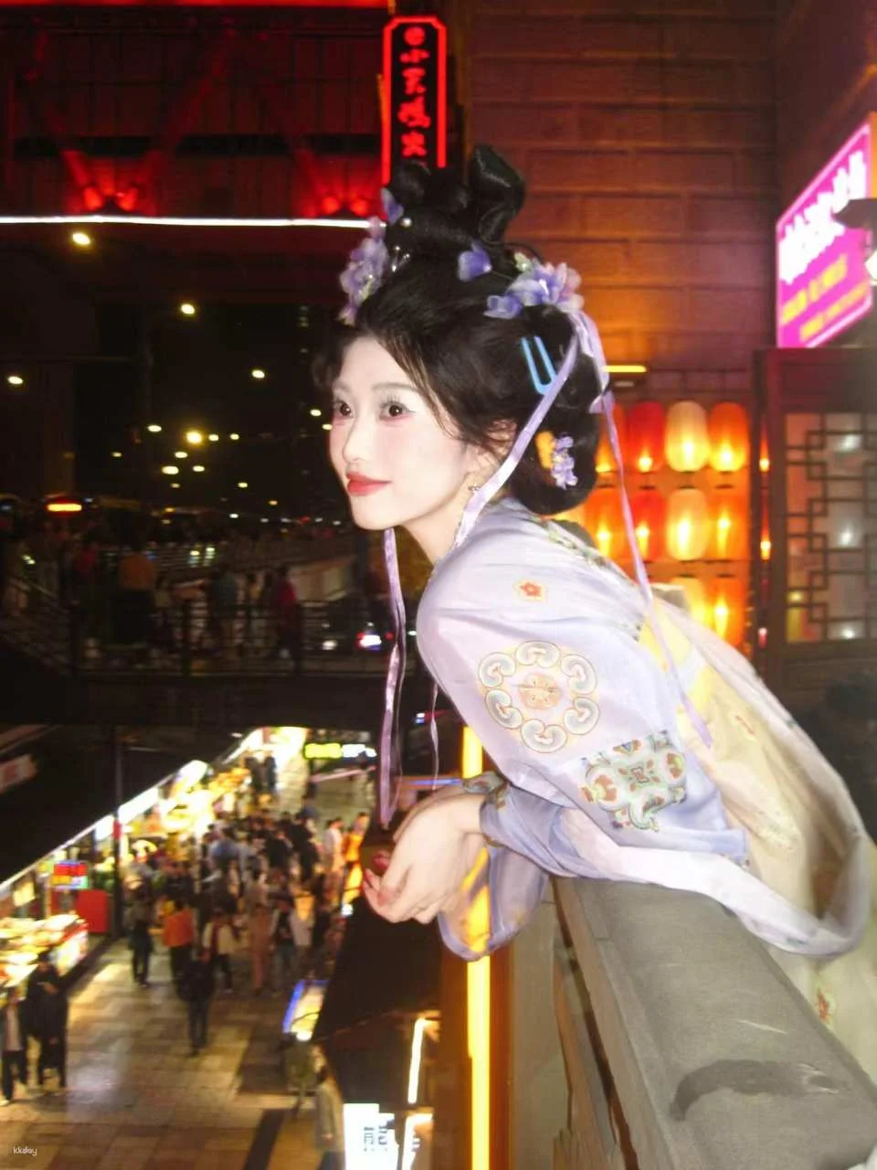 Hanfu rental + professional photography experience in Hongyadong, Chongqing