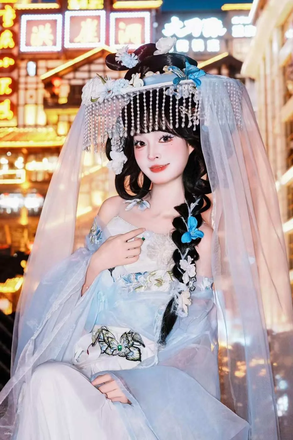 Hanfu rental + professional photography experience in Hongyadong, Chongqing