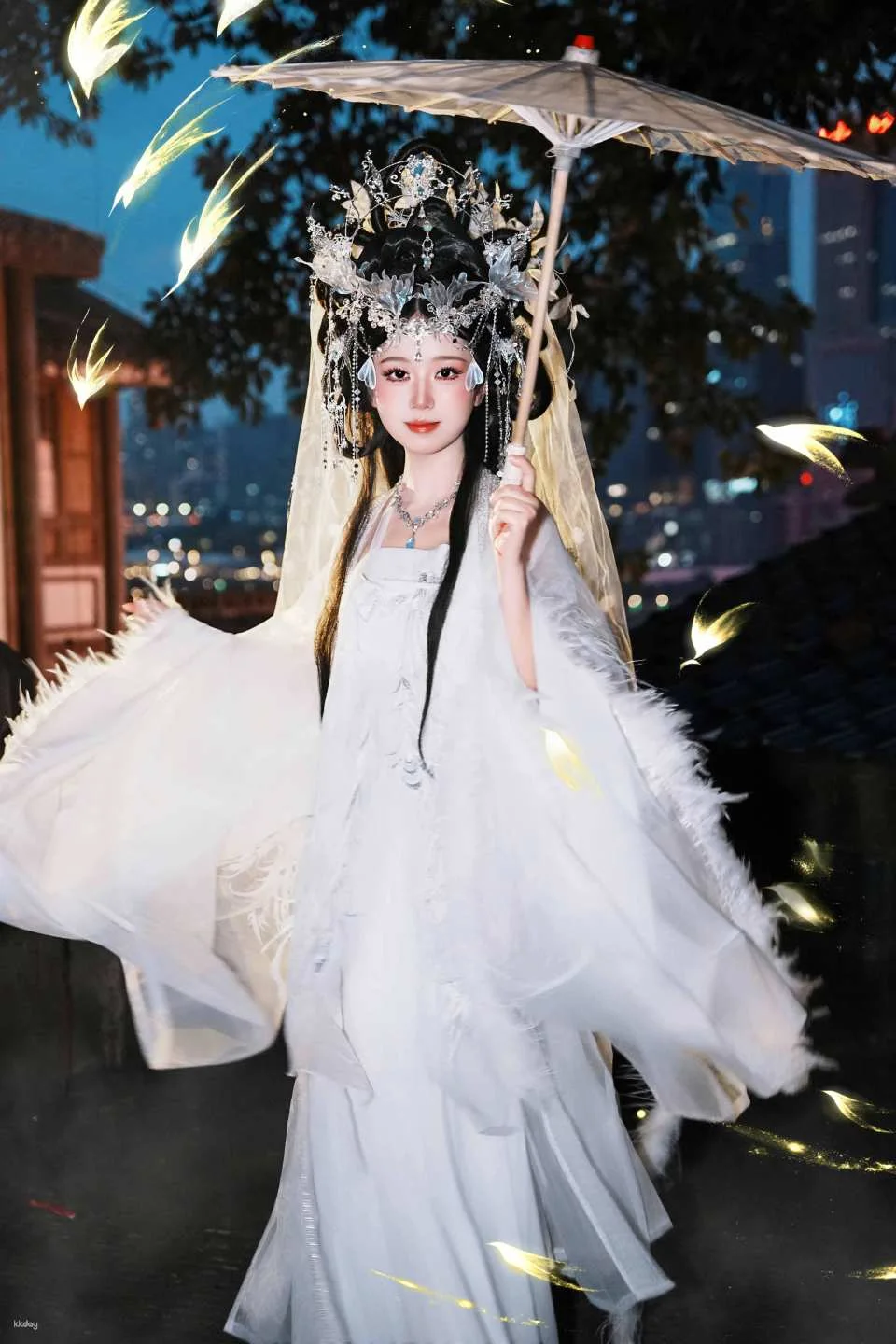 Hanfu rental + professional photography experience in Hongyadong, Chongqing