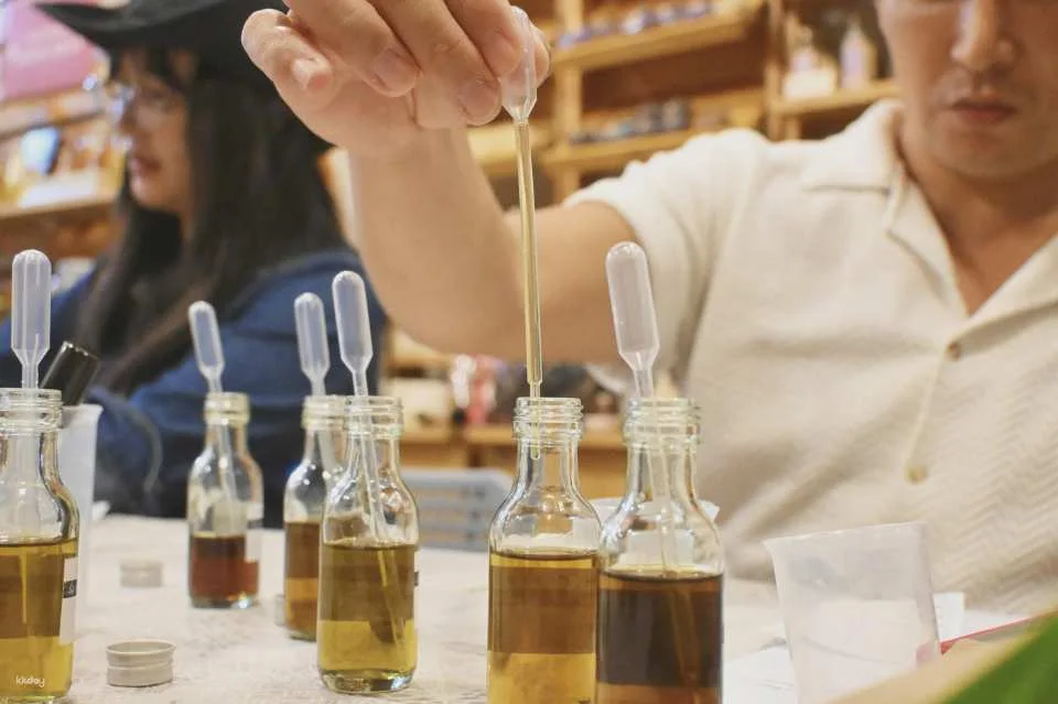 Bangkok Scents Journey: Flowers, Feminine & DIY Perfume