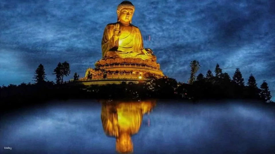 Hong Kong Lantau Island Tian Tan Buddha Lighting Ceremony | Hong Kong “Venice” Tai O Water Village | Tai O Local Cuisine “Fook Mun Lam Restaurant” | 1-Day Photography Tour | Professional Photographer Guidance Included | No Guide & Driver Service Fee (581022)