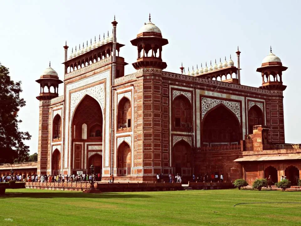 7-Day Golden Triangle with Khajuraho & Raneh Falls Extension | India