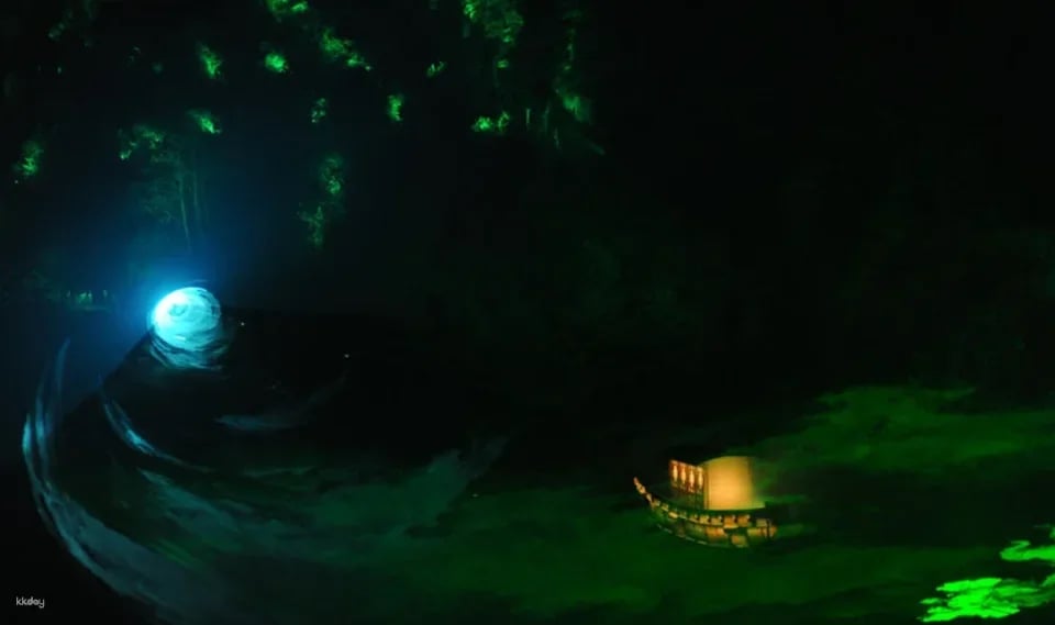 "Impression Wulong," a large-scale outdoor song and dance performance set against the backdrop of Chongqing's mountains and rivers (directed by renowned director Zhang Yimou).