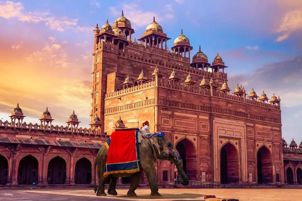 12-Day Golden Triangle Tour with Orchha, Khajuraho and Varanasi