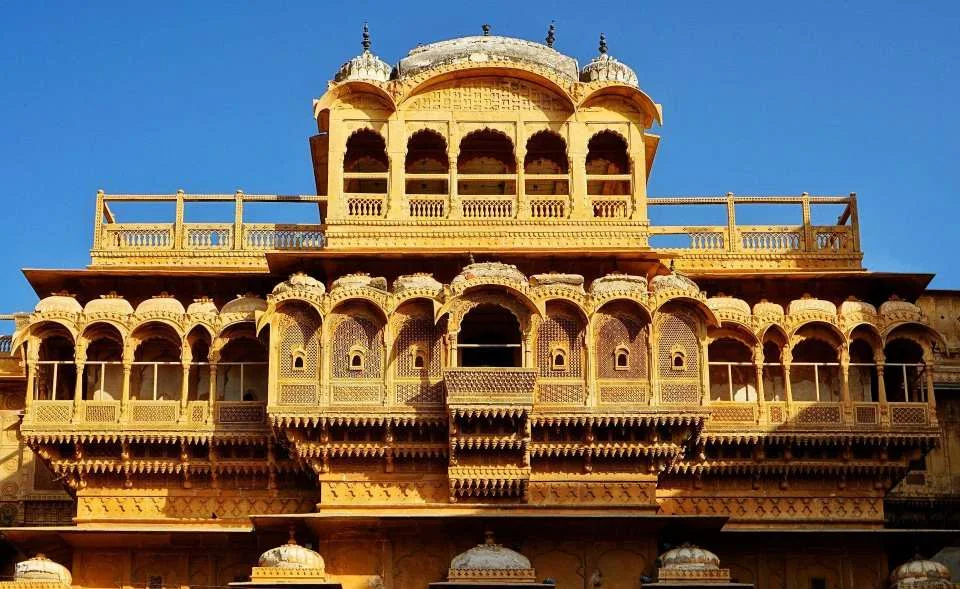 17-Day Delhi, Rajasthan, Agra and Varanasi Tour