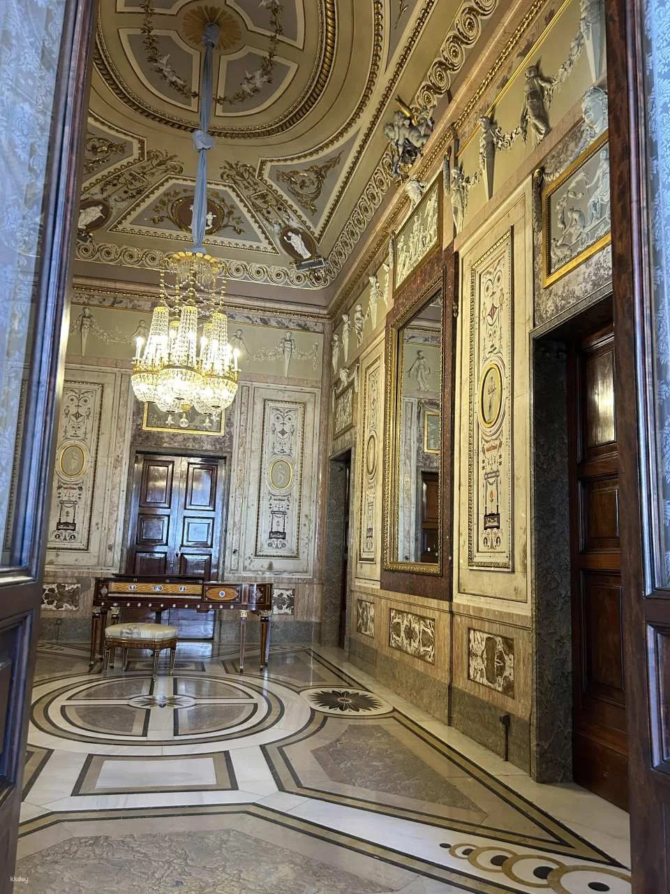 Royal Palace and Gallery of the Royal Collentions Guided Tour