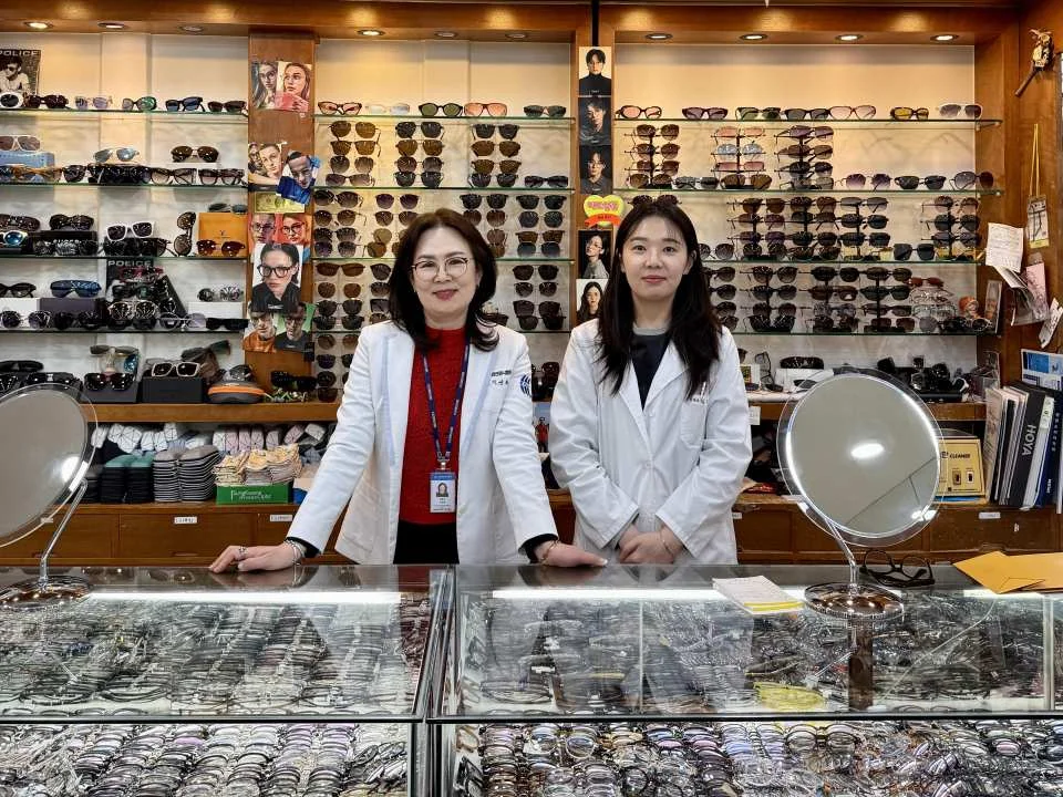 [KKday Exclusive] Busan Nundongja Optical in Traditional Market | 30-Year Historic Master Craftsmanship & 30-Min Fast Eyewear (594103)