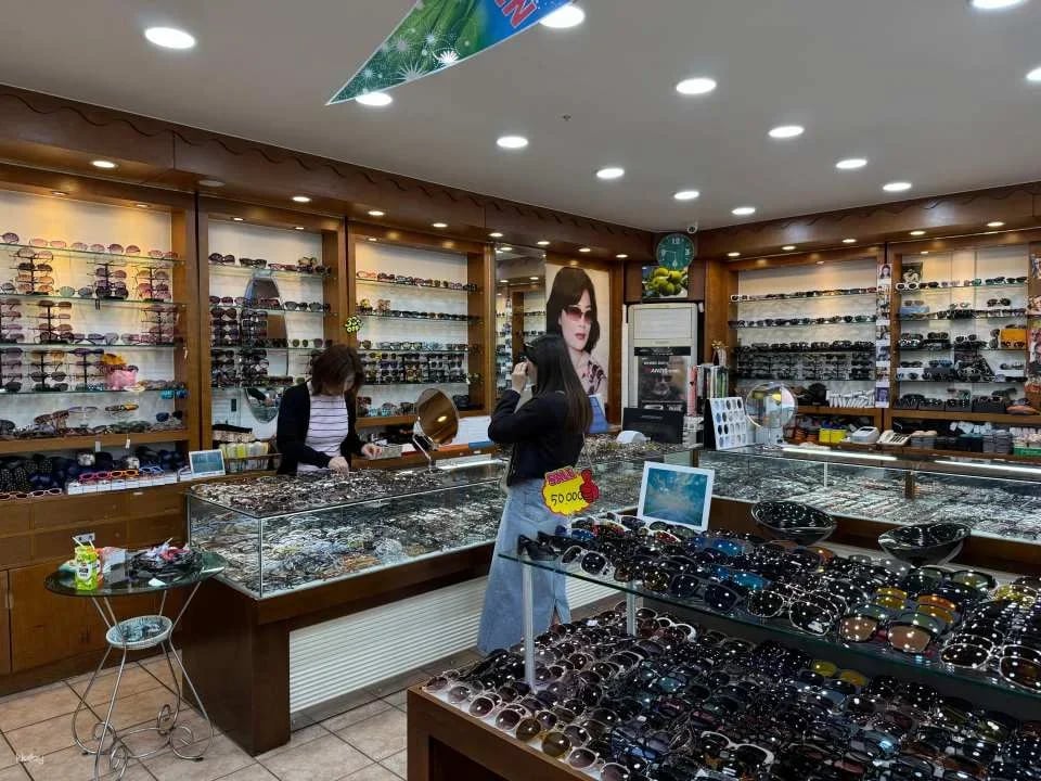 [KKday Exclusive] Busan Nundongja Optical in Traditional Market | 30-Year Historic Master Craftsmanship & 30-Min Fast Eyewear