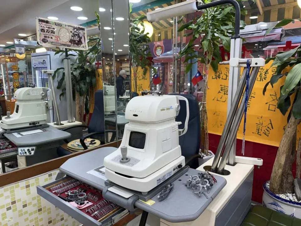 [KKday Exclusive] Busan Nundongja Optical in Traditional Market | 30-Year Historic Master Craftsmanship & 30-Min Fast Eyewear