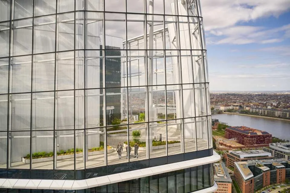 Budapest: Skydeck tower visit with 360 viewing platform
