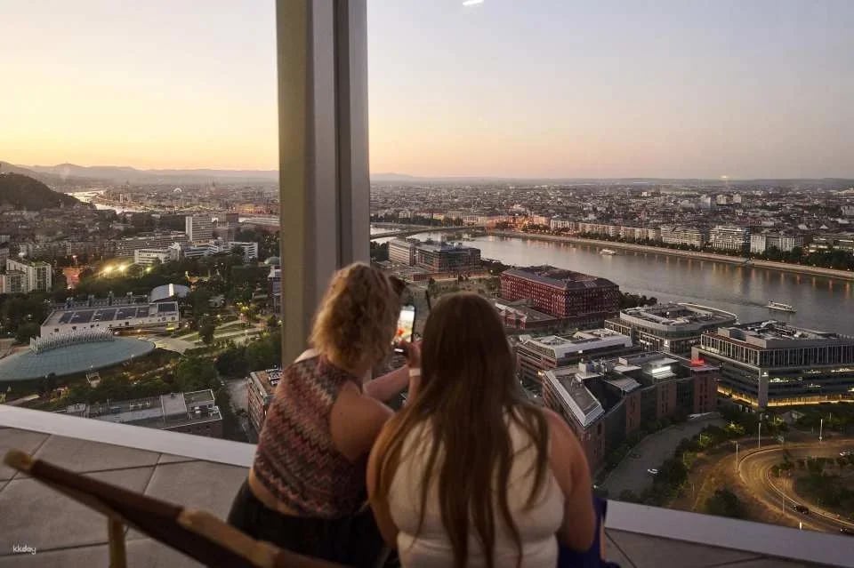 Budapest: Skydeck tower visit with 360 viewing platform