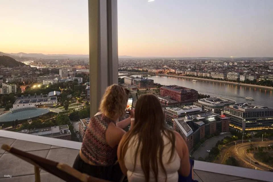 Budapest: Skydeck tower visit with 360 viewing platform