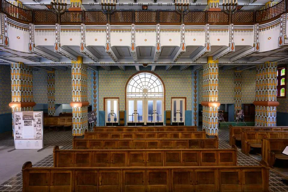 Budapest: Art Nouveau Orthodox Synagogue entry