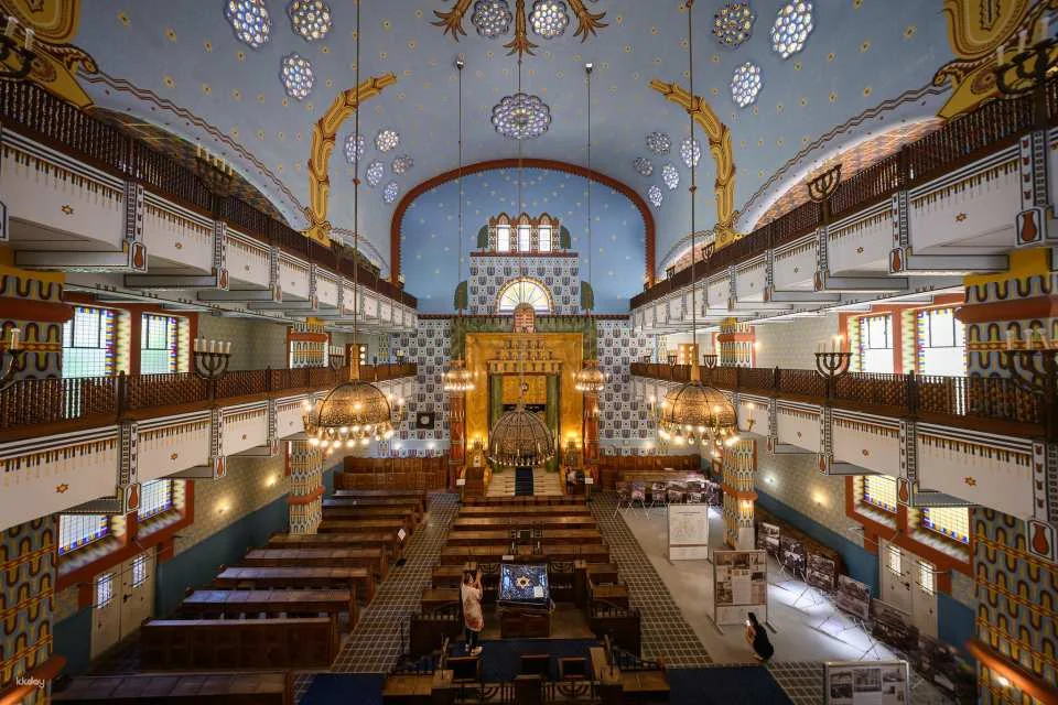 Budapest: Art Nouveau Orthodox Synagogue entry