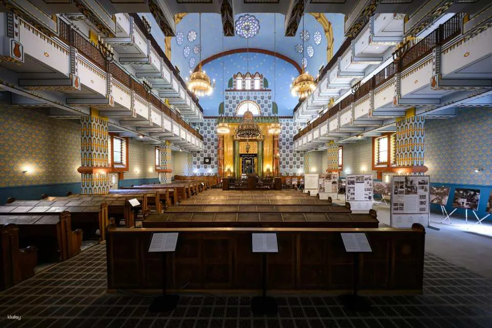 Budapest: Art Nouveau Orthodox Synagogue entry