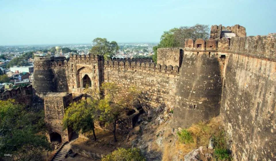 4-Day Khajuraho, Orchha and Jhansi Heritage Tour from Delhi by Train.