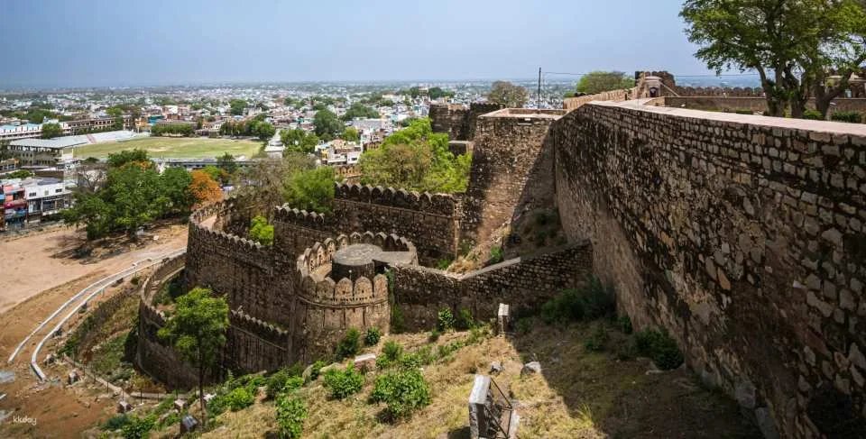 4-Day Khajuraho, Orchha and Jhansi Heritage Tour from Delhi by Train.