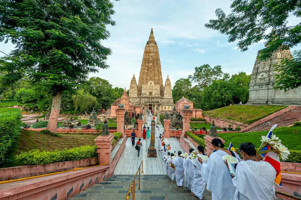 2-Day Spiritual Varanasi Journey with Ganga Aarti & Sarnath.