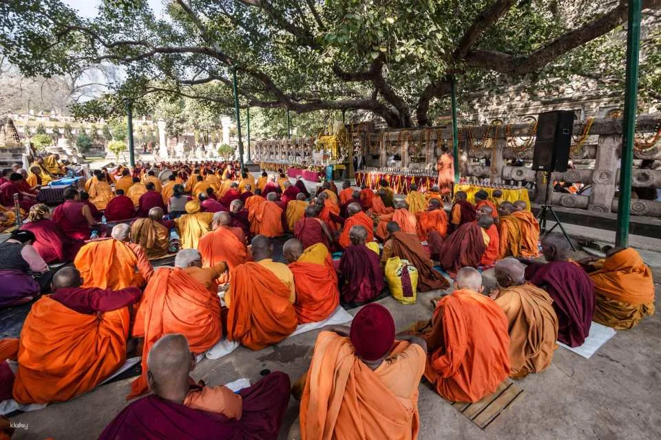 2-Day Varanasi Pilgrimage Tour from Mumbai with Ganga Aarti & Boat Ride.