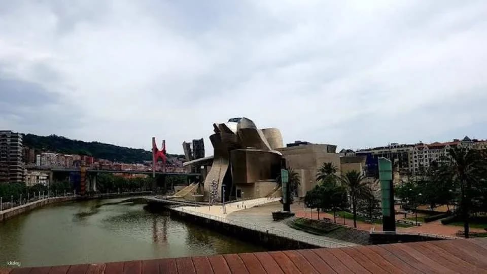 Visit to the Guggenheim Museum in Bilbao in Spanish