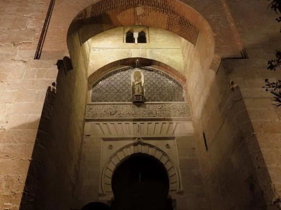 Guided Tour in English to Sunset Legends of the Alhambra