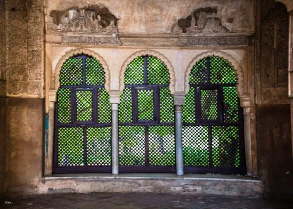 Guided Tour in English to Sunset Legends of the Alhambra