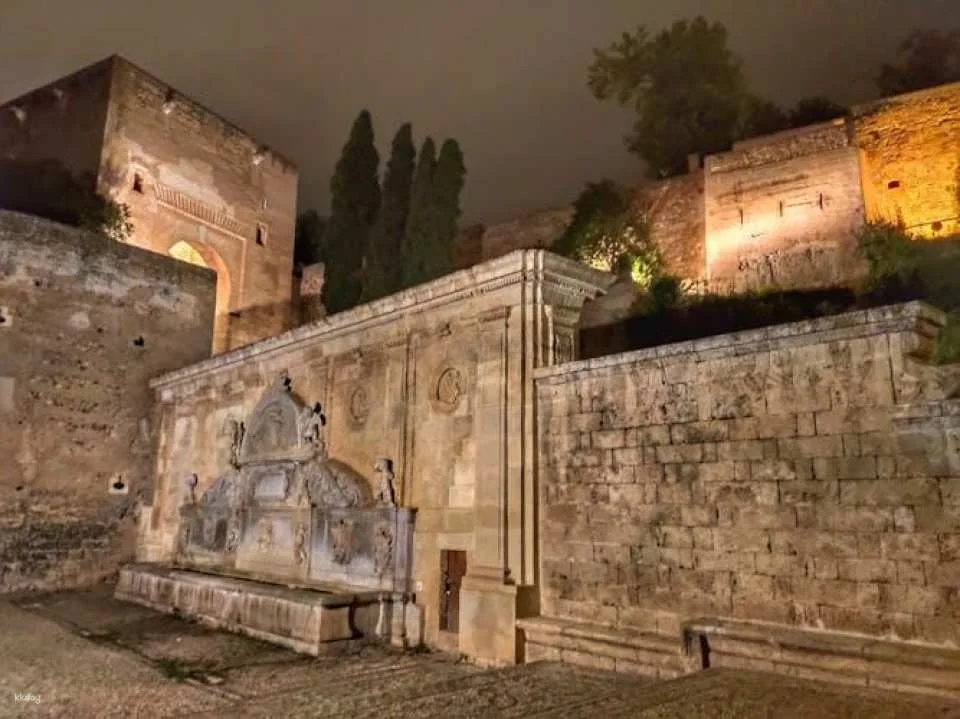 Guided Tour in English to Sunset Legends of the Alhambra