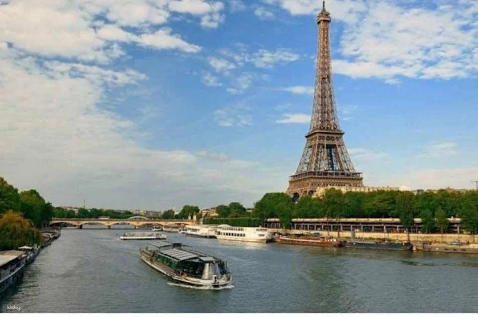 Louvre Museum entrance ticket with Seine river cruise