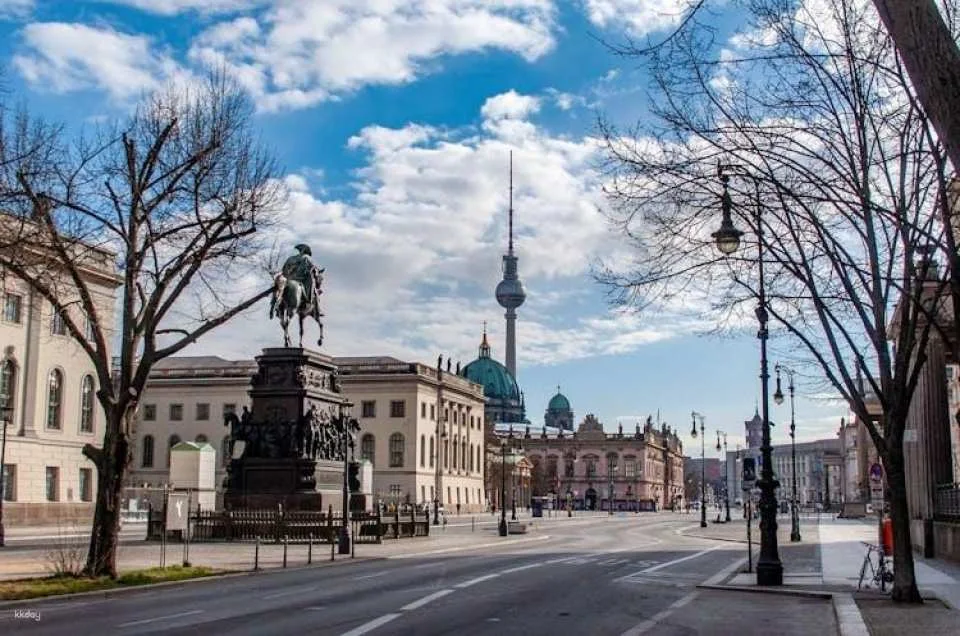 Berlin landmarks audio tour with Madame Tussauds ticket