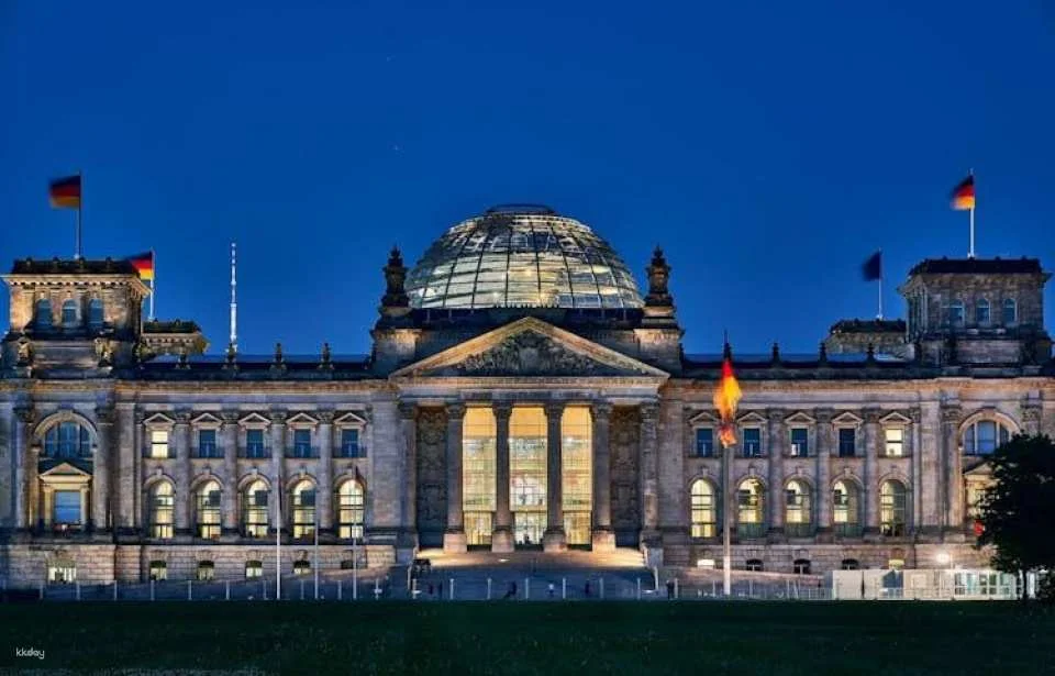 Berlin landmarks audio tour with Madame Tussauds ticket