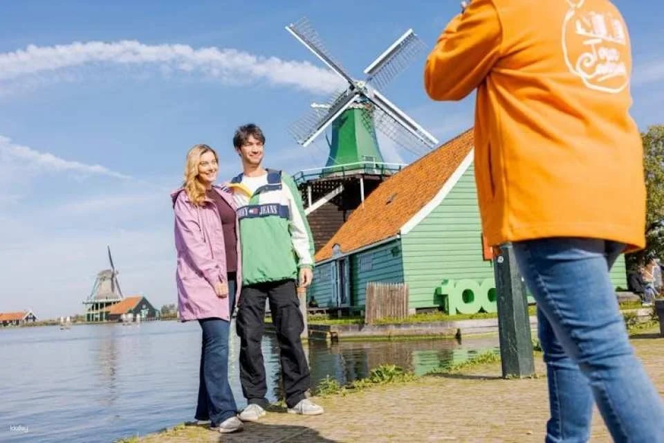 Volendam and Zaanse Schans Windmills Guided Tour from Amsterdam