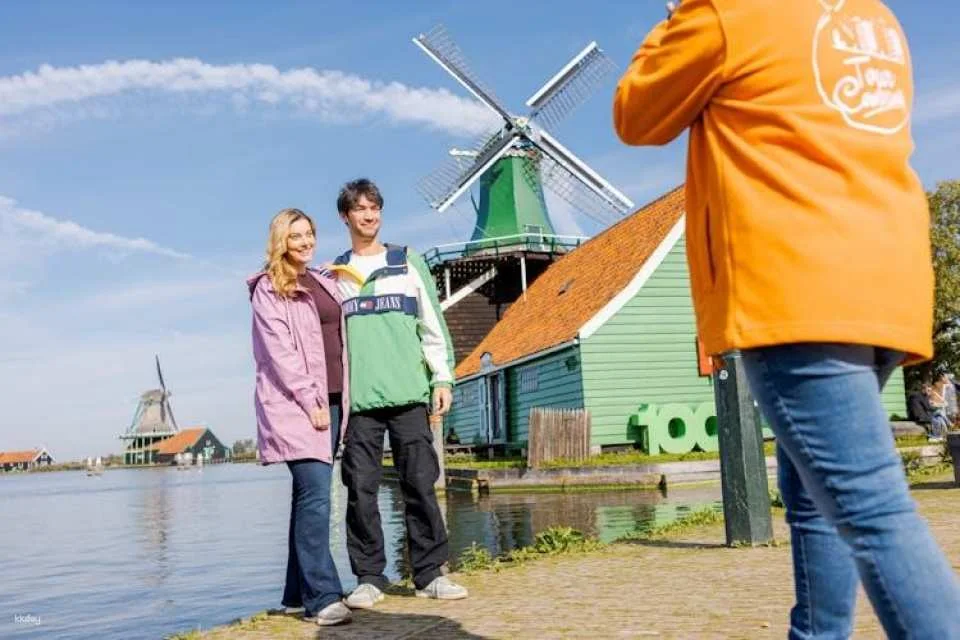 Volendam and Zaanse Schans Windmills Guided Tour from Amsterdam