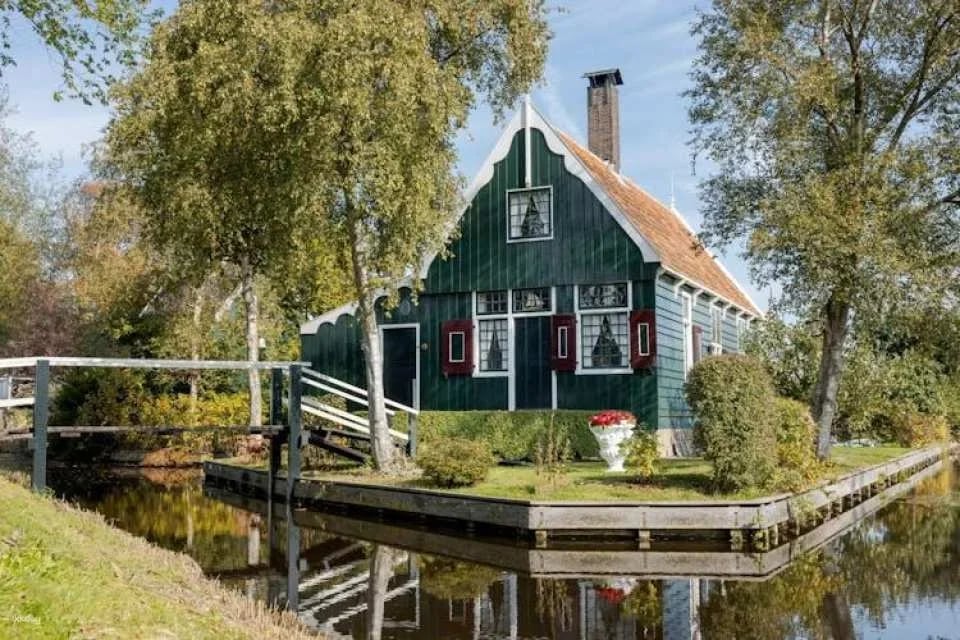 Volendam and Zaanse Schans Windmills Guided Tour from Amsterdam