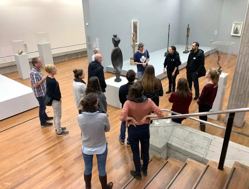 "Suicide, money and olive oil" group tour at Kunsthaus Zürich