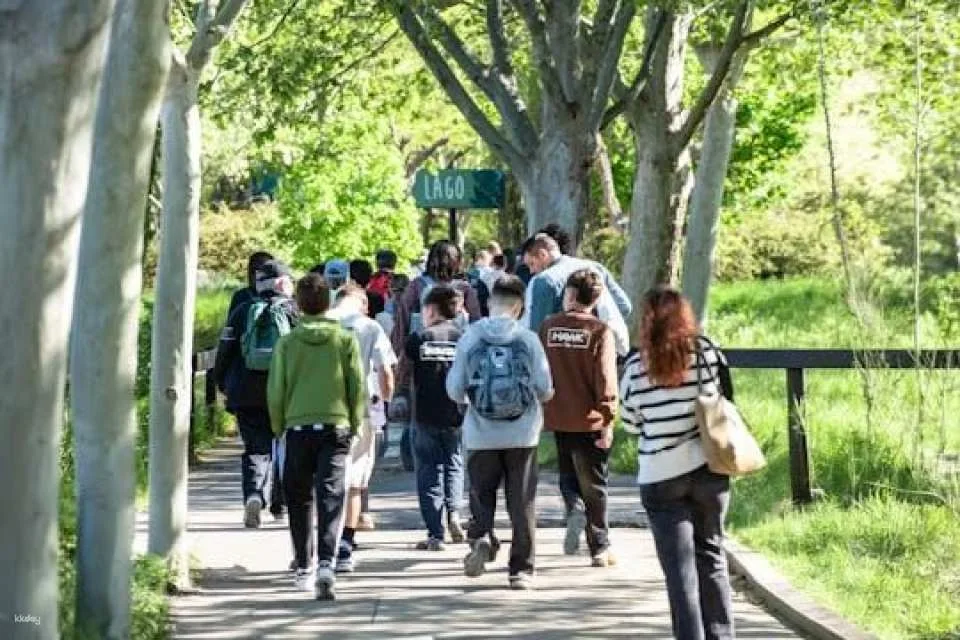 Self-guided nature experience at Navarra Sendaviva Park (598412)