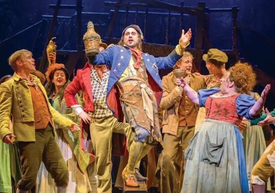 Experience Les Misérables tickets with two-course pre-show dinner