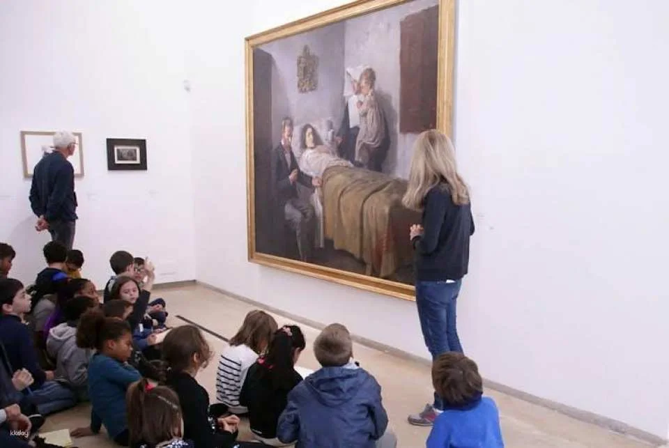 Picasso Museum skip-the-line tickets with El Born walking audio tour