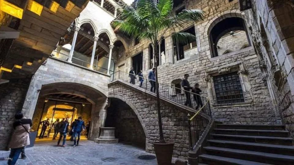 Picasso Museum skip-the-line tickets with El Born walking audio tour