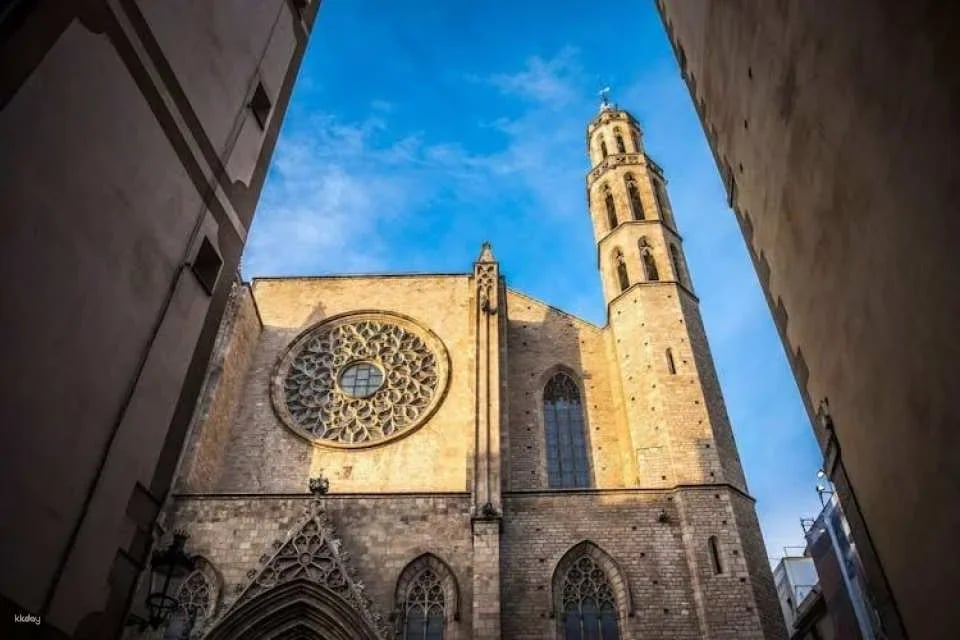 Picasso Museum skip-the-line tickets with El Born walking audio tour