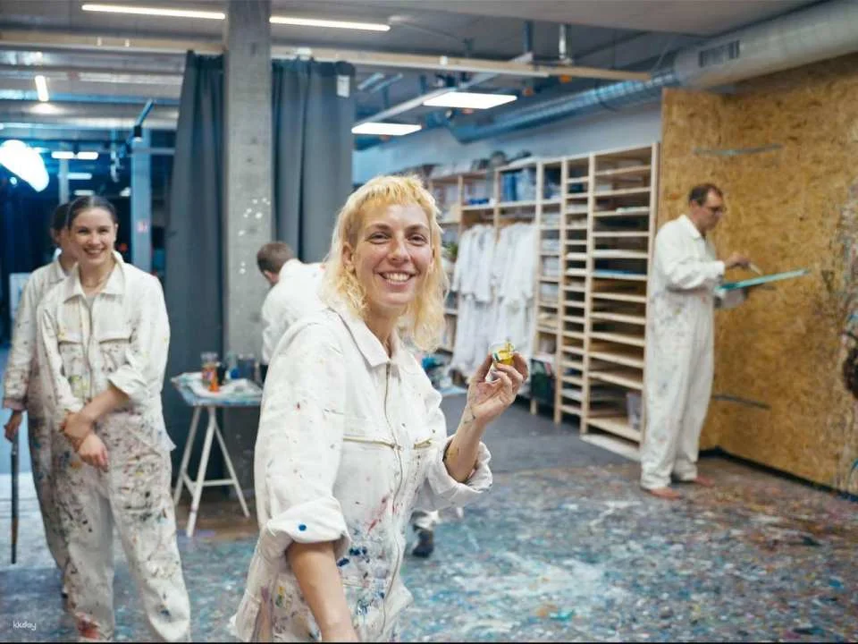 Action Painting in Zurich Private Workshop