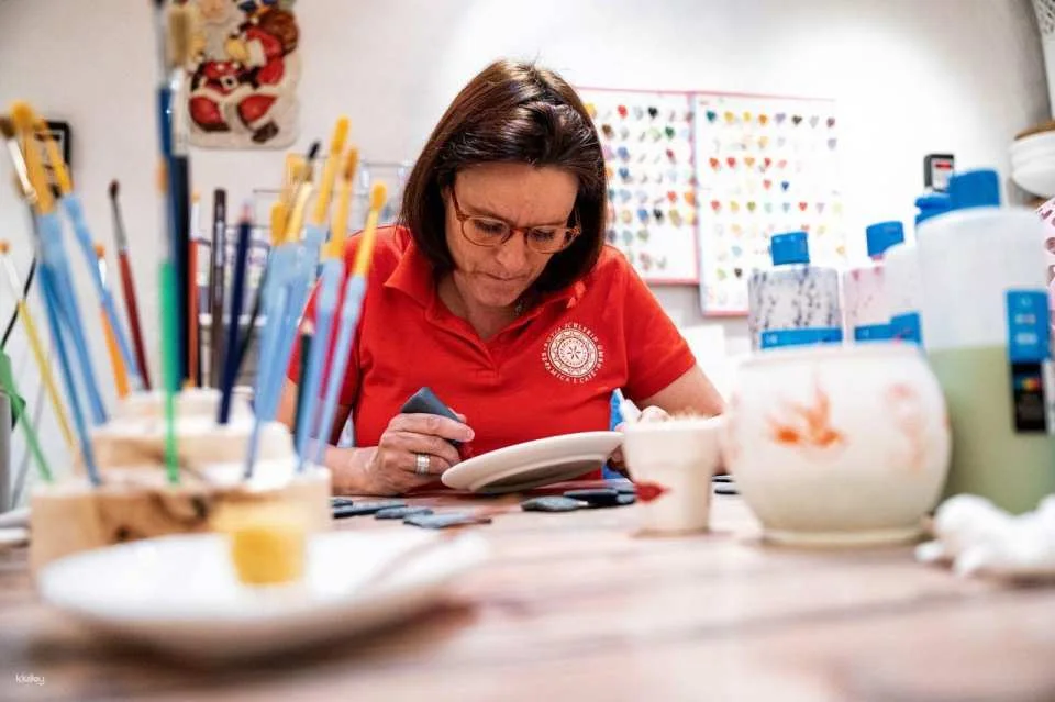 Ceramic painting workshop in Engadine