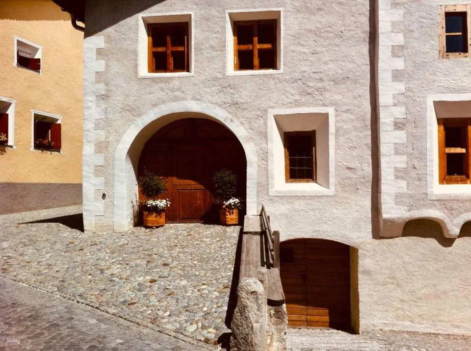 Ceramic painting workshop in Engadine