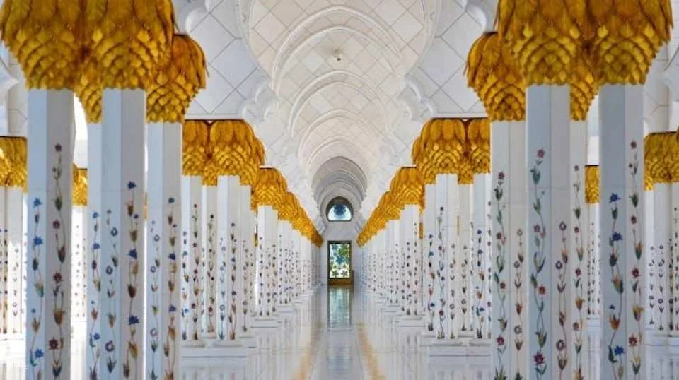 From Dubai:  Abu Dhabi full-day guided tour in Spanish