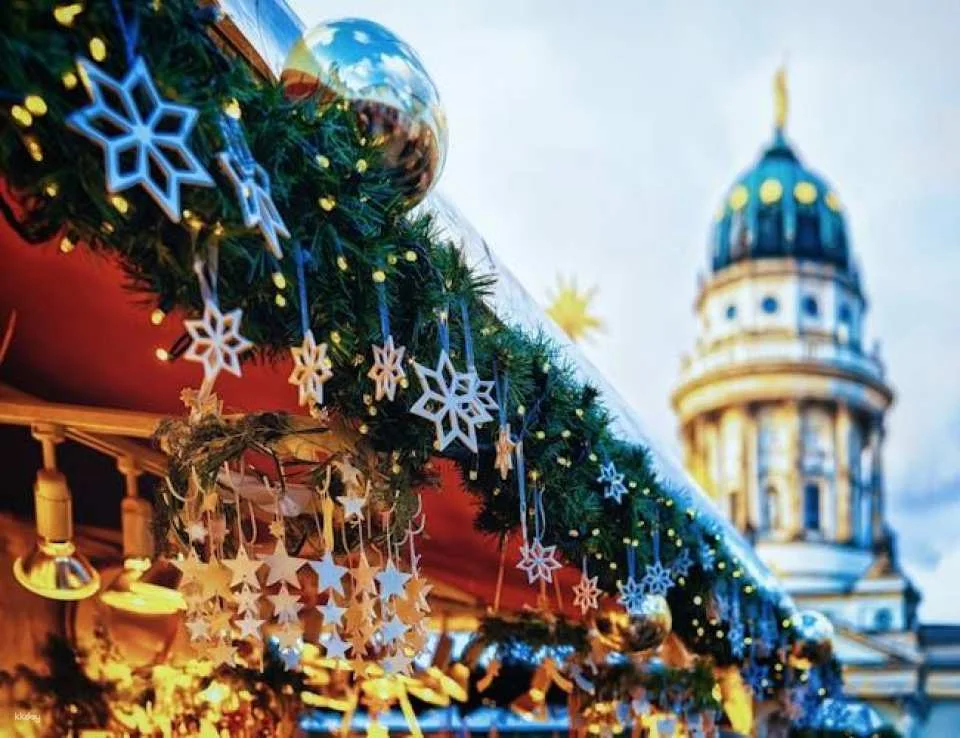 Private Berlin Christmas walk with Räuchermännchen magic