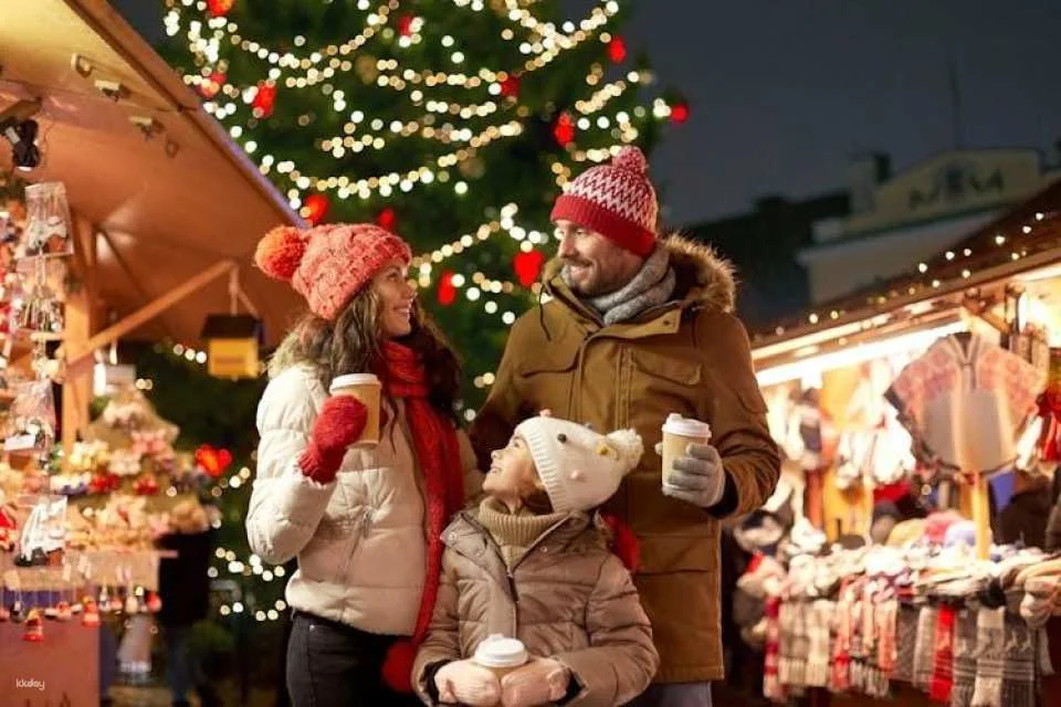 Private Berlin Christmas walk with Räuchermännchen magic