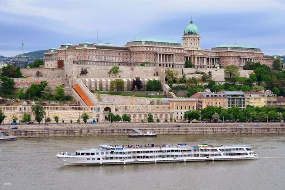 Buda Castle 3-hour tour with a friendly historian